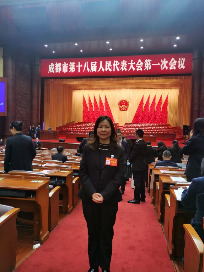 成都市人大代表陳雪梅。受訪(fǎng)者供圖
