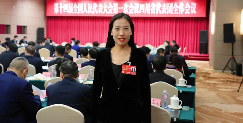全國(guó)人大代表蒙媛：建議完善充電基礎(chǔ)設(shè)施 促進(jìn)新能源汽車(chē)產(chǎn)業(yè)發(fā)展