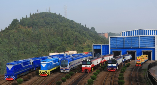 中車資陽機(jī)車有限公司交車線機(jī)車群。資陽市委宣傳部供圖