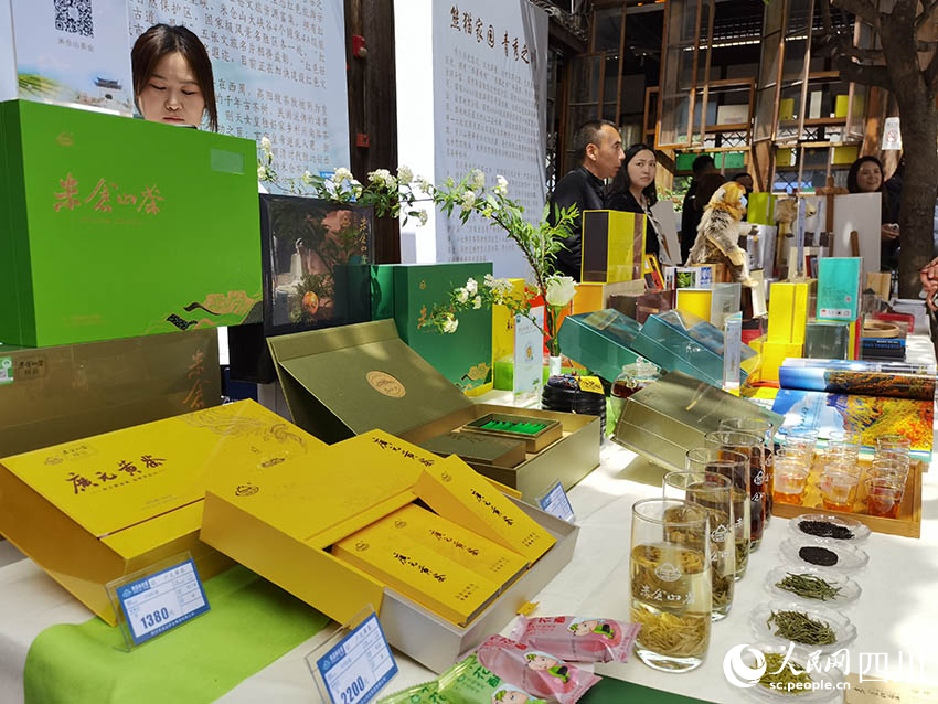 現(xiàn)場展出廣元黃茶。唐彪攝