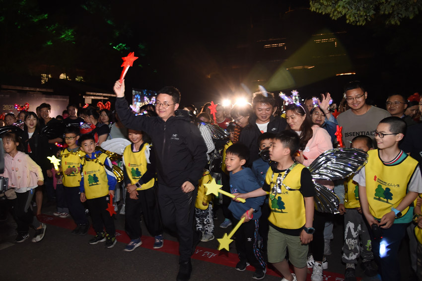 2023邛崍?zhí)炫_山螢火蟲文化旅游季正式拉開帷幕。邛崍市委宣傳部供圖