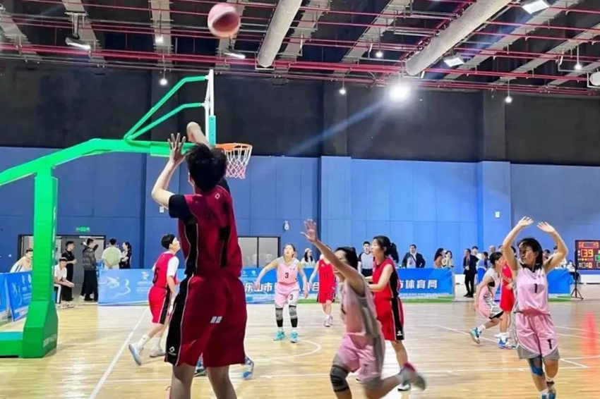 成都市聾人女子籃球隊(duì)比賽現(xiàn)場(chǎng)。成都市殘聯(lián)供圖