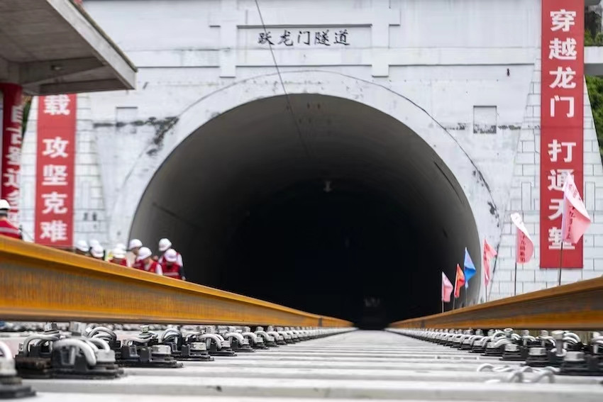 成蘭鐵路躍龍門(mén)隧道。成蘭公司供圖