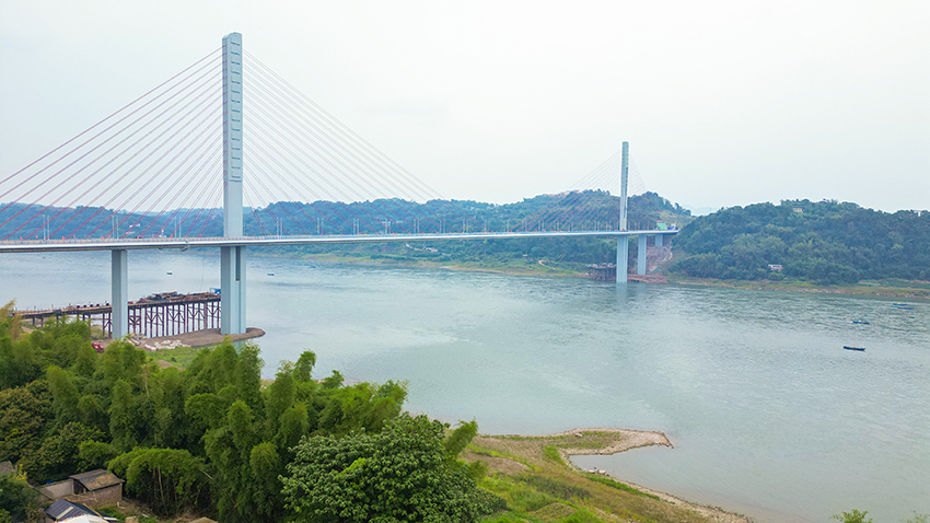 大橋建成后，兩岸群眾往來距離大幅縮短。蜀道集團供圖