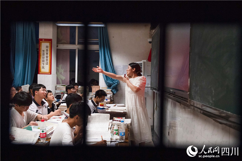 “努力飛吧！”張俊松攝