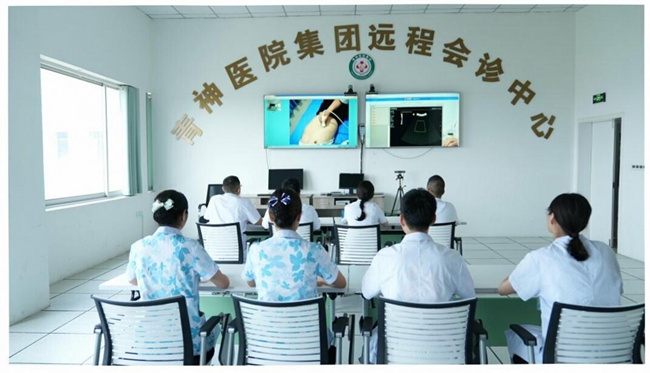 圖為青神醫(yī)院集團(tuán)遠(yuǎn)程會(huì)診中心。四川省衛(wèi)健委供圖