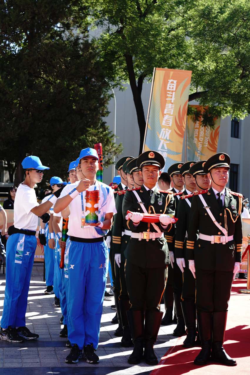成都第31屆世界大學(xué)生夏季運(yùn)動(dòng)會(huì)火炬?zhèn)鬟f啟動(dòng)儀式現(xiàn)場。成都大運(yùn)會(huì)執(zhí)委會(huì)供圖
