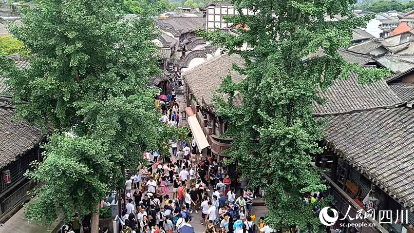 黃龍溪古鎮(zhèn)端午人氣足。吳舒婷攝