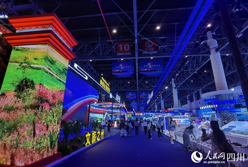 第十九屆中國西部國際博覽會展會現(xiàn)場。人民網(wǎng)記者 朱虹攝