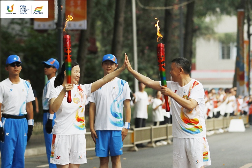 大運會火炬?zhèn)鬟f成都站。大運會組委會供圖