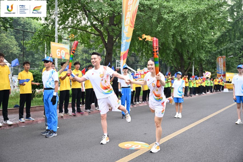 大運(yùn)會火炬?zhèn)鬟f成都站。大運(yùn)會組委會供圖