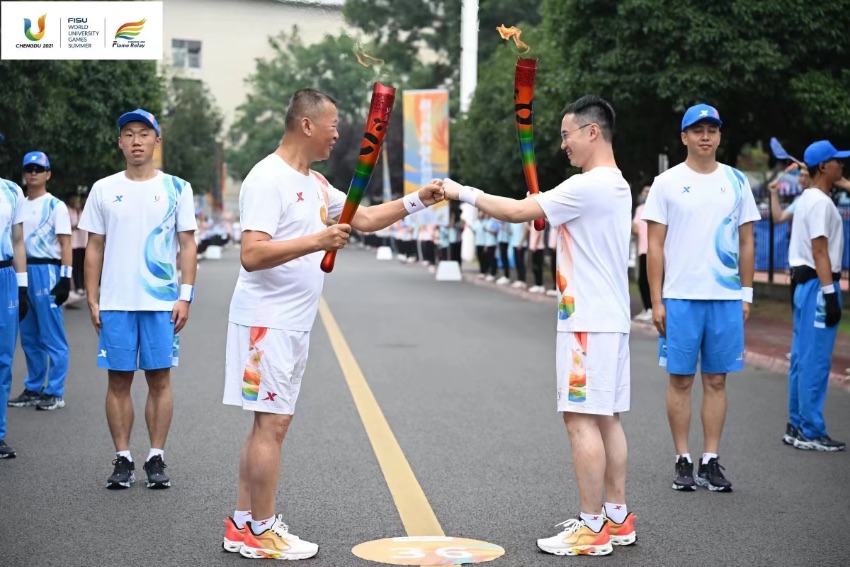 大運會火炬?zhèn)鬟f成都站。大運會組委會供圖