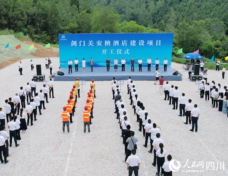 開工儀式現(xiàn)場。王春波攝