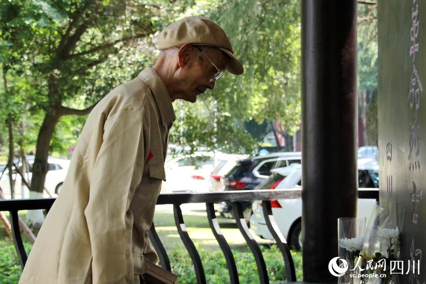 圖為祭奠活動(dòng)現(xiàn)場。何香怡攝