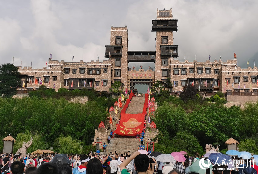 中國(guó)古羌城開(kāi)城儀式。人民網(wǎng)記者 劉海天攝
