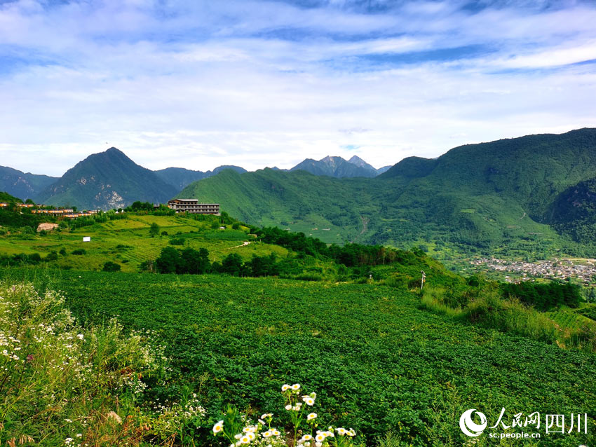 農(nóng)旅融合更向前。人民網(wǎng) 劉海天攝