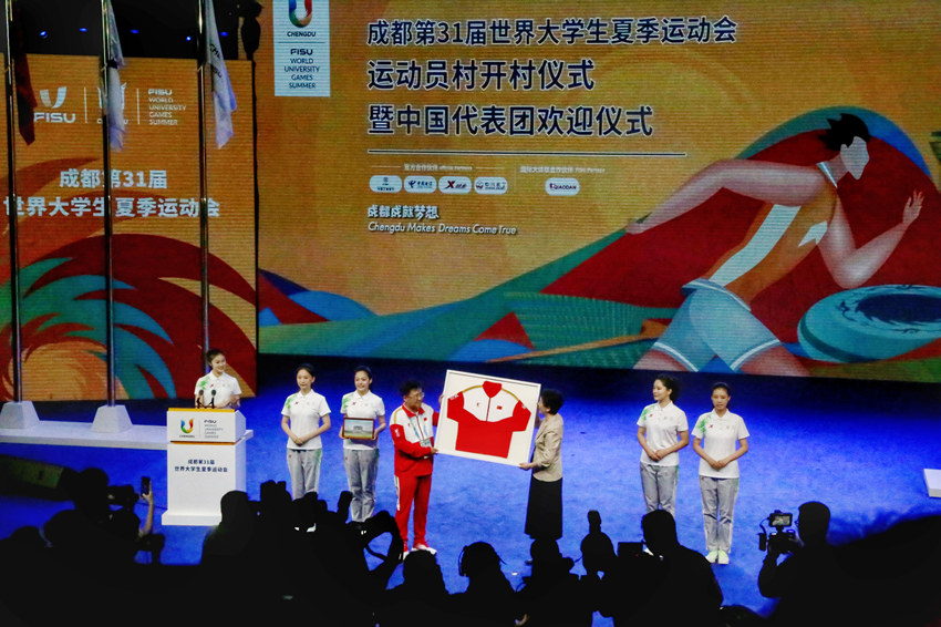 7月22日，成都第31屆世界大學生運動會運動員村正式開村，并為首支入駐的代表團——中國代表團舉行了歡迎儀式。人民網(wǎng) 記者 朱虹攝