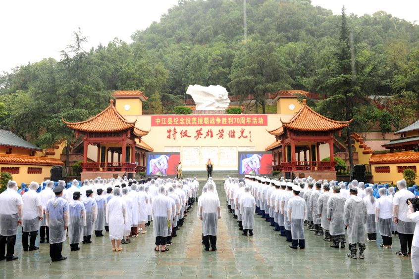 紀(jì)念抗美援朝戰(zhàn)爭(zhēng)勝利70周年原創(chuàng)歌曲《一張手帕》首演。肖開(kāi)豐攝