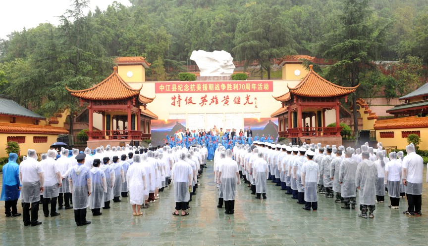 全場(chǎng)齊唱《我的祖國(guó)》。肖開(kāi)豐攝