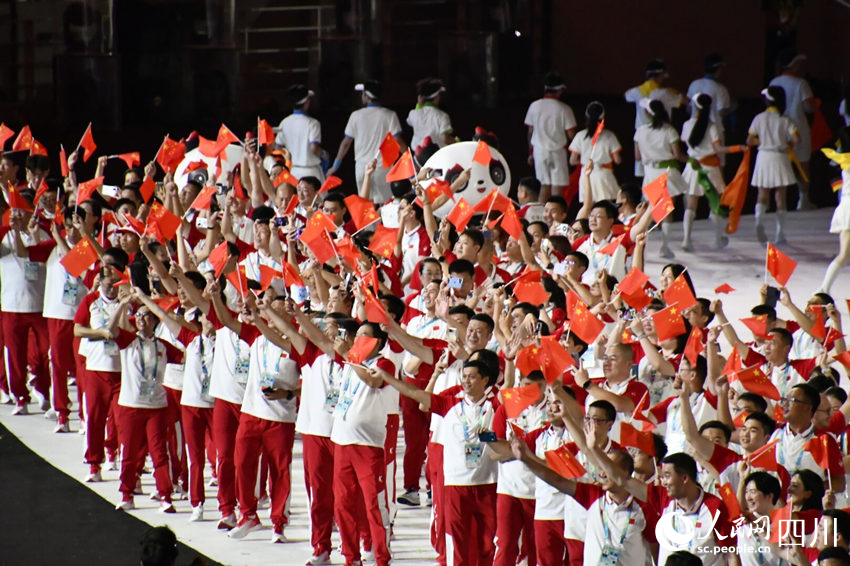 成都第31屆世界大學(xué)生夏季運(yùn)動(dòng)會(huì)開幕式現(xiàn)場。人民網(wǎng)記者 王洪江攝