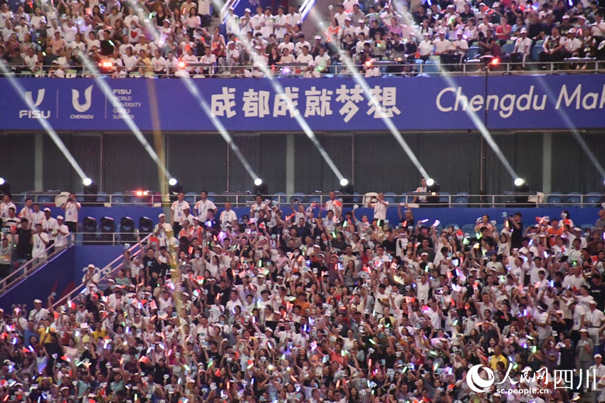 成都第31屆世界大學(xué)生夏季運(yùn)動(dòng)會(huì)開幕式現(xiàn)場(chǎng)。人民網(wǎng)記者 王洪江攝