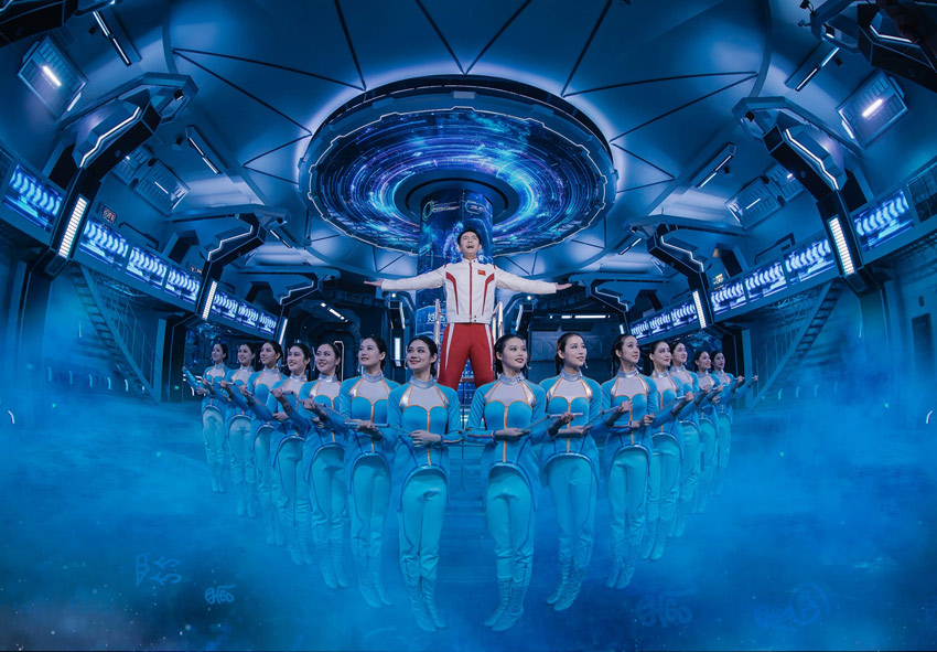 大型融合秀演《重逢三星堆》演出場景。啟明東方星聚城供圖