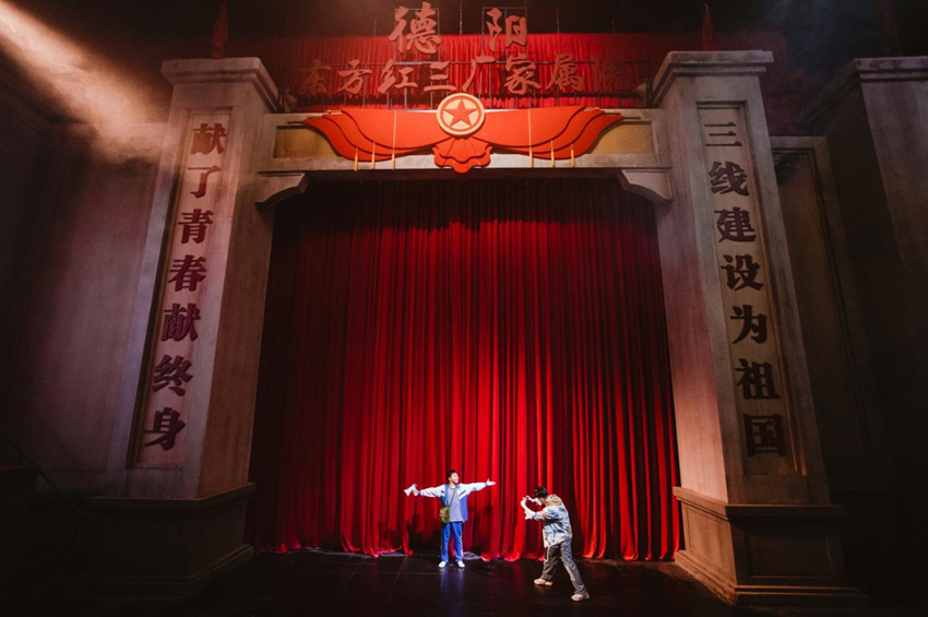 沉浸式環(huán)境戲劇《重逢街1958》。啟明東方星聚城供圖