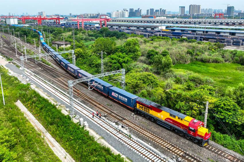 中歐班列（成渝）駛出成都國際鐵路港。青白江區(qū)委宣傳部供圖