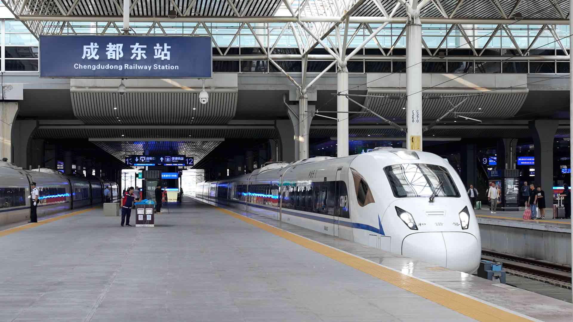 試驗(yàn)列車55912/3次從成都東站駛出。成都鐵路供圖