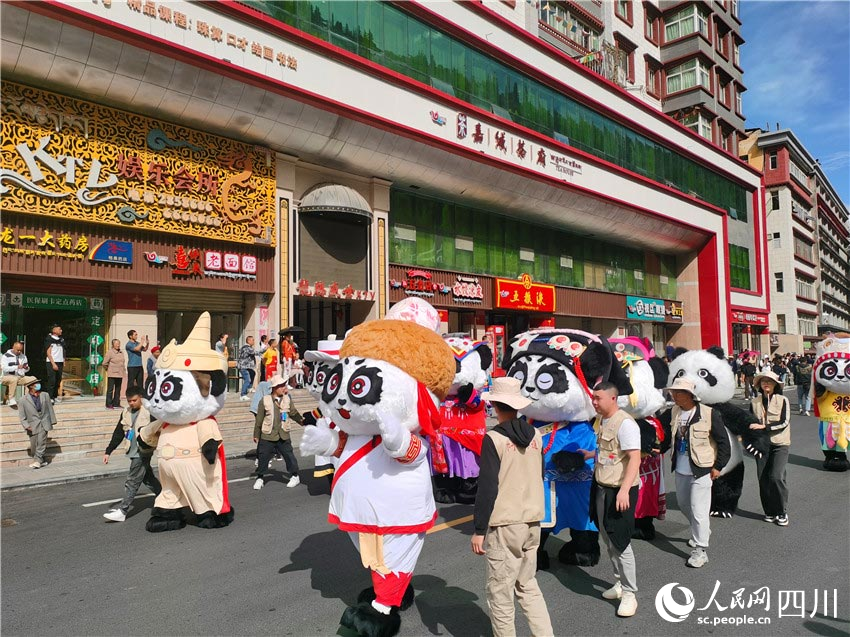 “萌主”來了。人民網(wǎng)記者 劉海天攝
