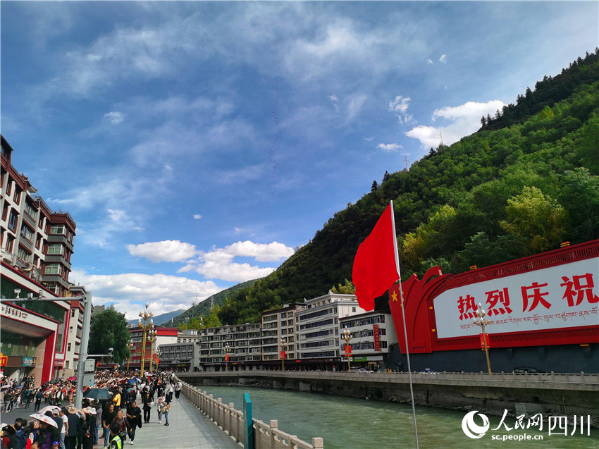 美麗山水，凈土阿壩。人民網(wǎng)記者 劉海天攝
