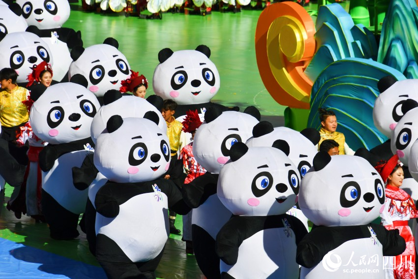四川省阿壩藏族羌族自治州成立70周年慶祝大會(huì)現(xiàn)場(chǎng)。人民網(wǎng)記者 王洪江攝