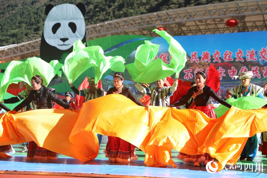 四川省阿壩藏族羌族自治州成立70周年慶祝大會(huì)現(xiàn)場(chǎng)。人民網(wǎng)記者 王波攝