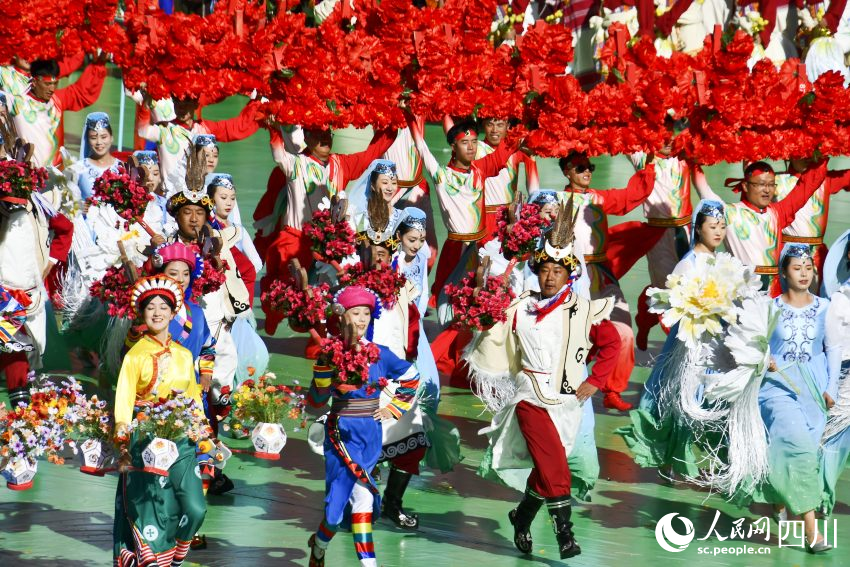 四川省阿壩藏族羌族自治州成立70周年慶祝大會(huì)現(xiàn)場(chǎng)。人民網(wǎng)記者 王洪江攝
