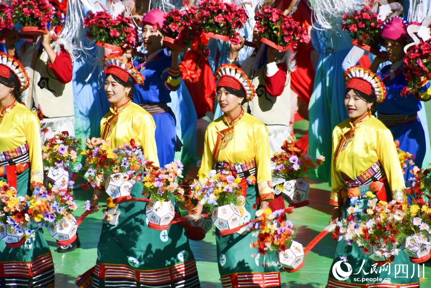四川省阿壩藏族羌族自治州成立70周年慶祝大會(huì)現(xiàn)場(chǎng)。人民網(wǎng)記者 王洪江攝