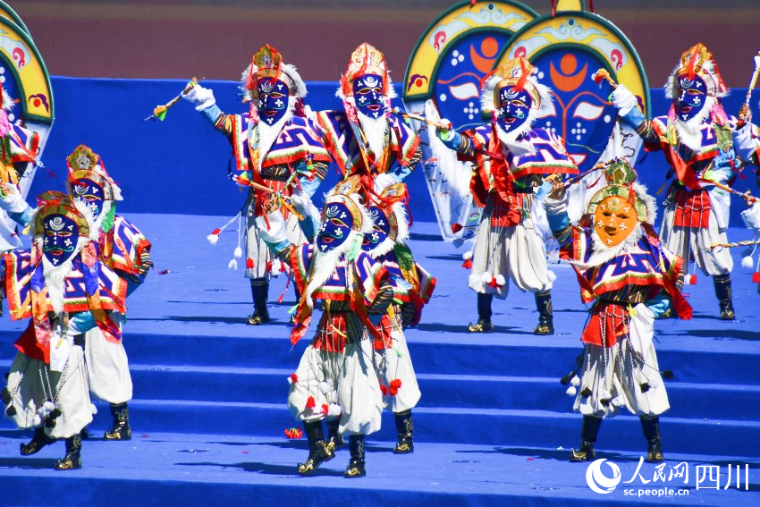 四川省阿壩藏族羌族自治州成立70周年慶祝大會(huì)現(xiàn)場(chǎng)。人民網(wǎng)記者 王洪江攝