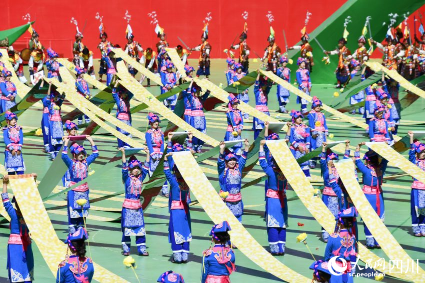 四川省阿壩藏族羌族自治州成立70周年慶祝大會(huì)現(xiàn)場(chǎng)。人民網(wǎng)記者 王洪江攝