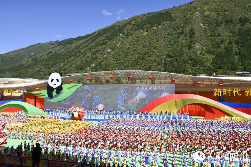 四川省阿壩藏族羌族自治州成立70周年慶祝大會(huì)現(xiàn)場(chǎng)。人民網(wǎng)記者 王洪江攝