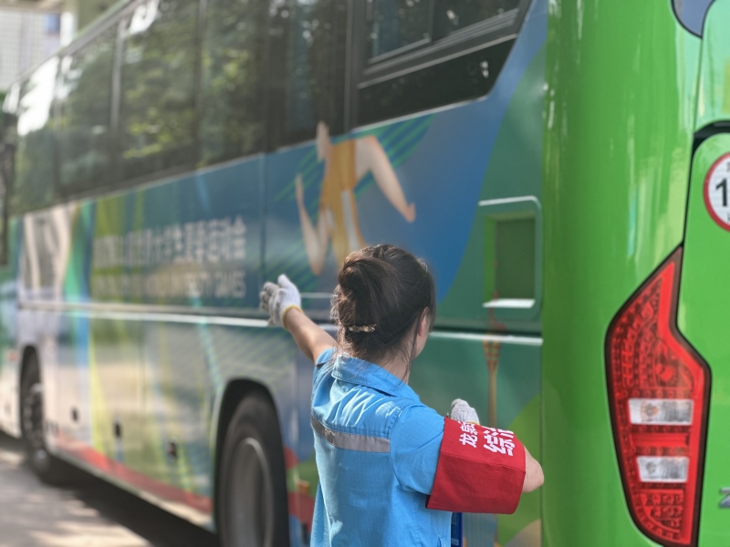 服務(wù)大運賽事車輛。張平供圖