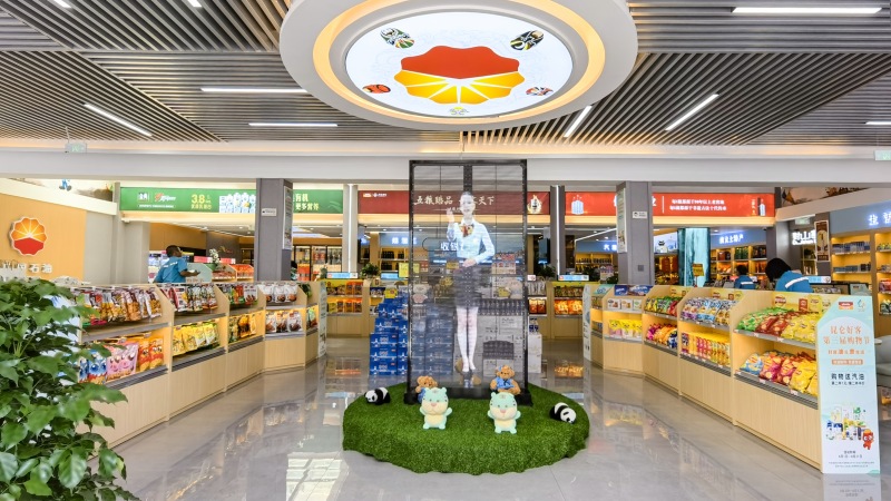 順濱站660㎡超大綜合購物便利店。趙月供圖
