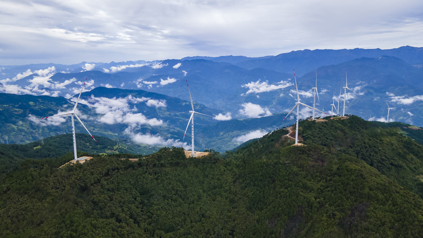 雅礱江臘巴山風(fēng)電場。雅礱江公司供圖