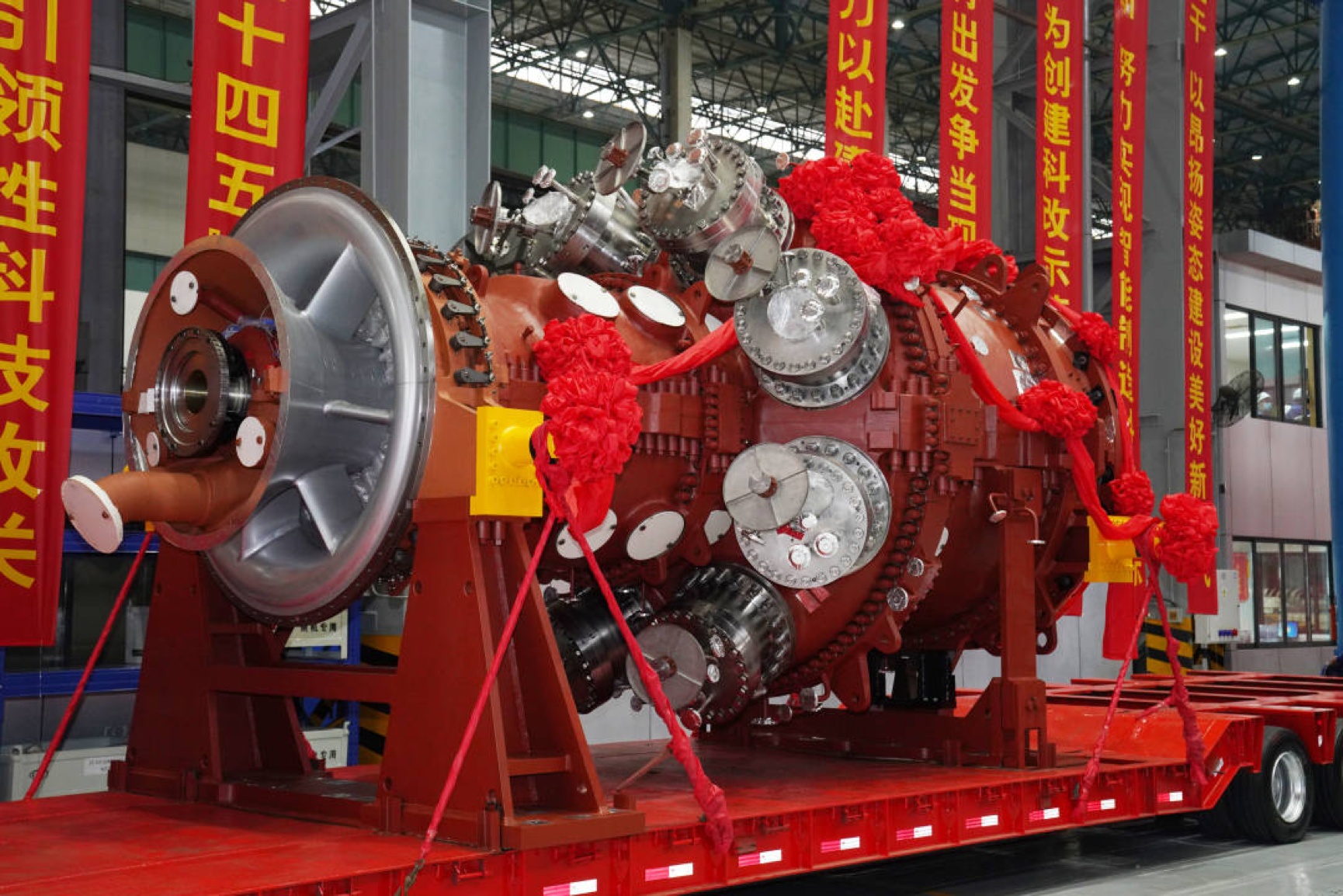圖為重型燃?xì)廨啓C(jī)發(fā)運(yùn)現(xiàn)場。東方電氣集團(tuán)供圖