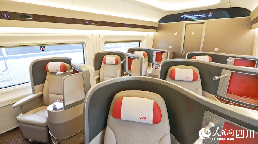 車廂內，半包式設計的商務座。熊能攝