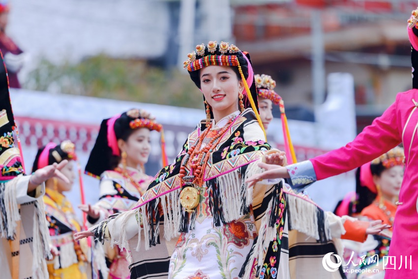 2023中國(guó)四川·丹巴嘉絨藏族風(fēng)情節(jié)現(xiàn)場(chǎng)。洛絨尼瑪攝