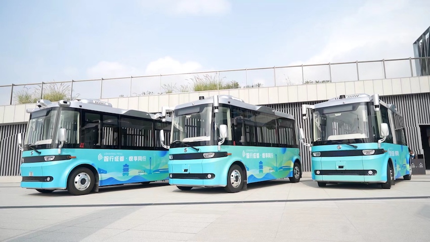 核載9人的無人駕駛接駁車。成都經(jīng)開區(qū)供圖