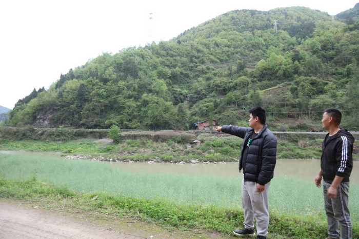 董正建父子介紹當時營救情景。馬發(fā)海供圖