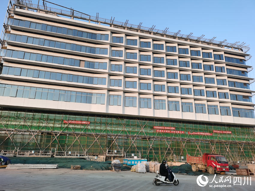 建設(shè)中的第五代醫(yī)院大急救平臺(tái)。人民網(wǎng)記者 劉海天攝