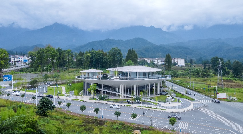 彭州大熊貓國家公園入口展示中心，又稱“臥云臺”。大熊貓國家公園成都管理分局供圖