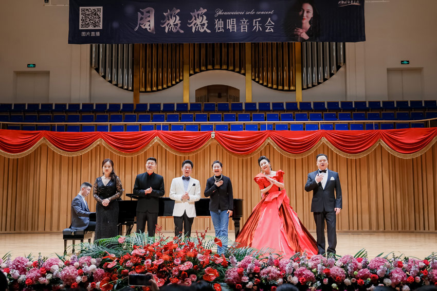 藝術(shù)家同臺(tái)演出。受訪者供圖