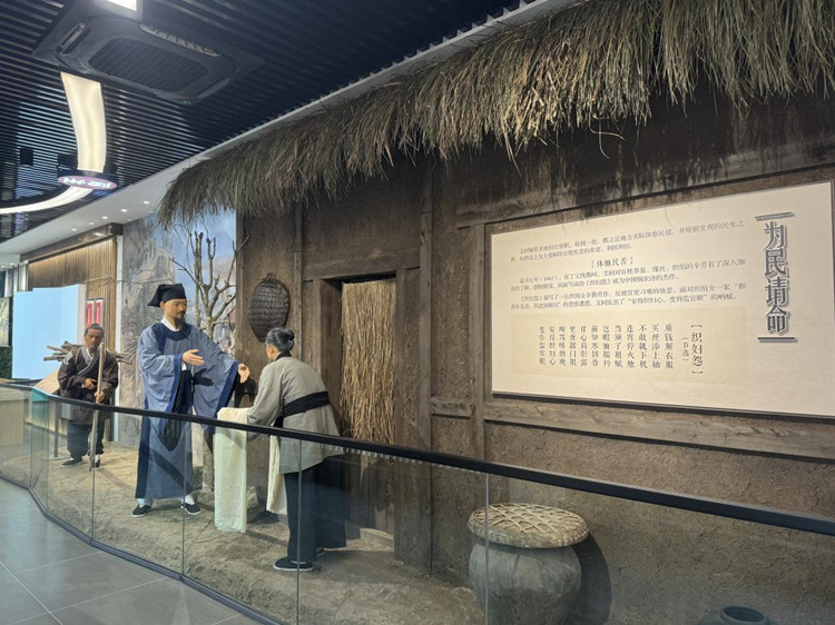 文同清風(fēng)館內(nèi)的歷史人物展示區(qū)。鹽亭縣紀(jì)委宣傳部供圖